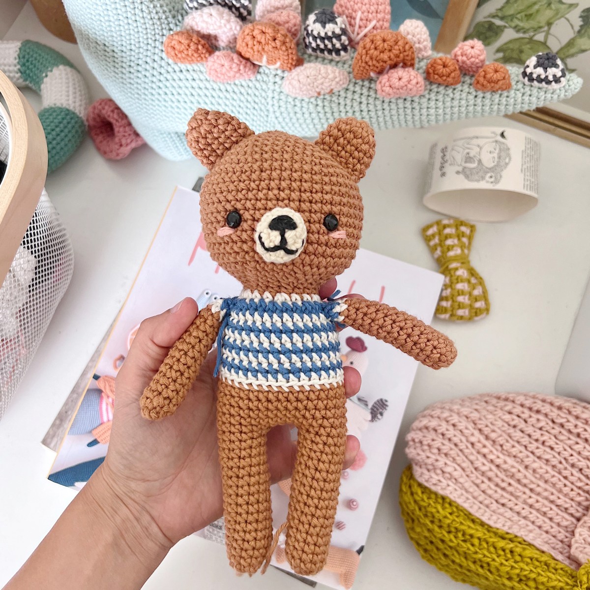 Juan Osito: Patrón y curso principiante de amigurumi/ Juan Little Bear: pattern and  beginner amigurumi&nbsp;course.